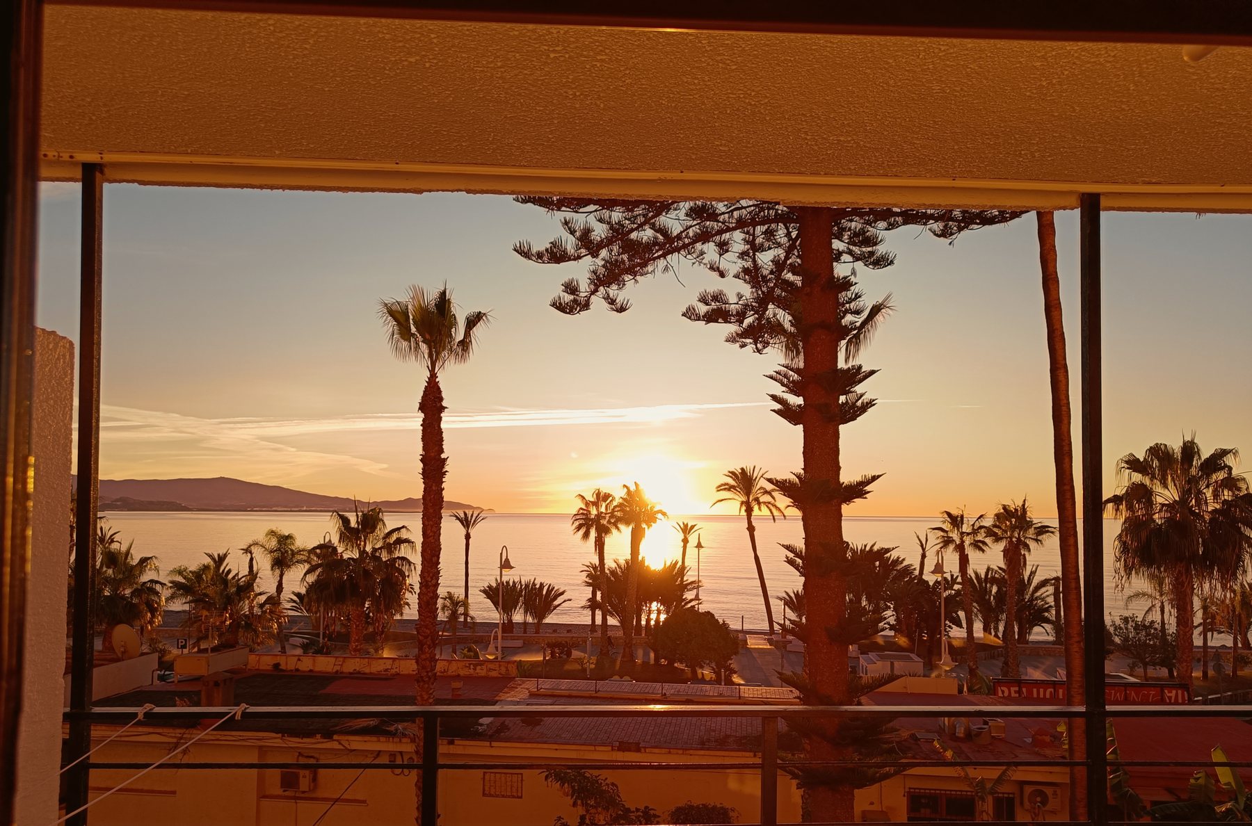 Amanecer visto desde el salón